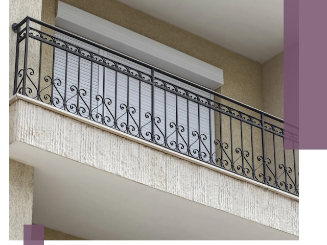 Балконные ограждения из металла и стекла в Спасске-Дальнем для домов