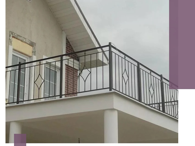 Изготовление балконных ограждений в Спасске-Дальнем из металла и стекла