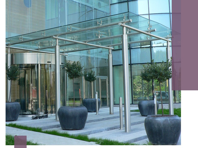 Навесы из стекла на заказ в Спасске-Дальнем — монтаж и установка