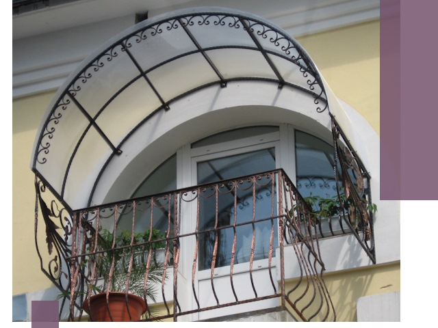 Козырьки над балконом в Спасске-Дальнем — изготовление и монтаж